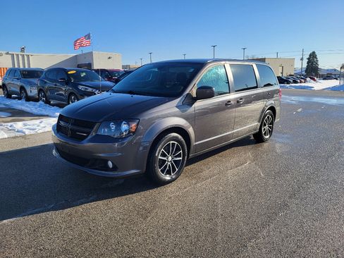 Used 2019 Dodge Grand Caravan SE image 1