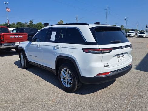 Certified 2024 Jeep Grand Cherokee Laredo X AWD/4WD image 11