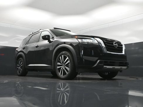 Used 2023 Nissan Pathfinder Platinum w/ Cargo Package FWD image 45
