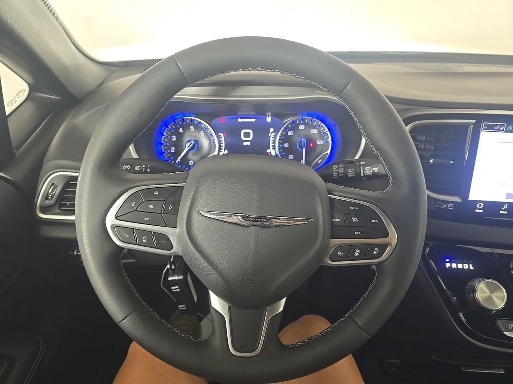Used 2025 Chrysler Pacifica Select FWD image 7