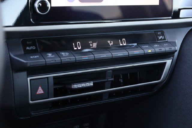 Used 2025 Toyota Camry LE FWD image 18