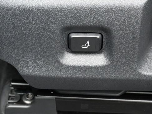 Certified 2025 Toyota Tacoma SR5 image 12