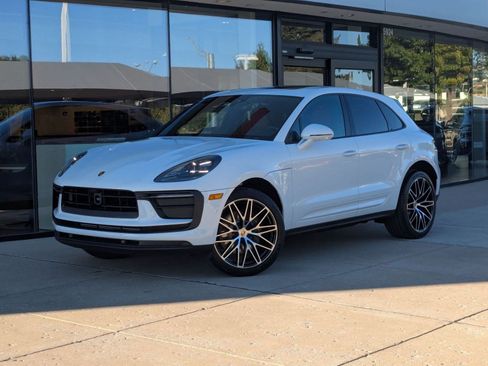 Certified 2026 Porsche Macan AWD/4WD image 1