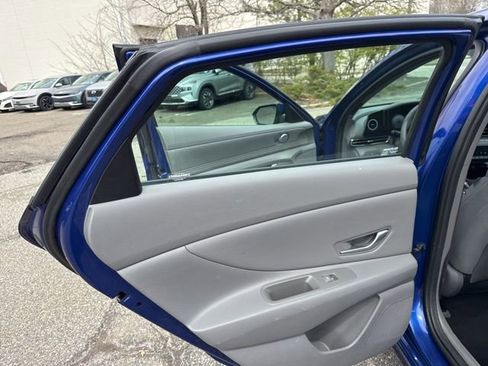 Used 2023 Hyundai Elantra SEL w/ Convenience Package image 28