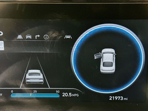 Used 2025 Hyundai Elantra SEL FWD image 19