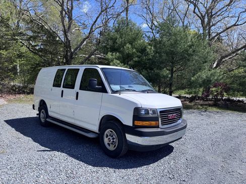 Used 2024 GMC Savana 2500 w/ Driver Convenience Package RWD image 2