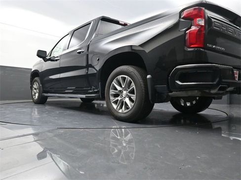 Used 2022 Chevrolet Silverado 1500 High Country w/ Technology Package image 31