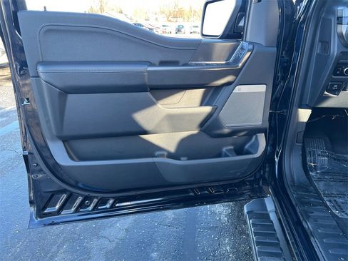 Used 2025 Ford F150 Lariat w/ Equipment Group 501A Mid image 11