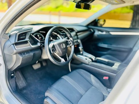 Used 2020 Honda Civic EX image 9