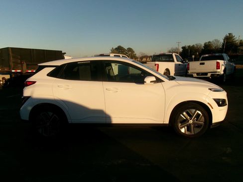 Used 2023 Hyundai Kona SEL image 3