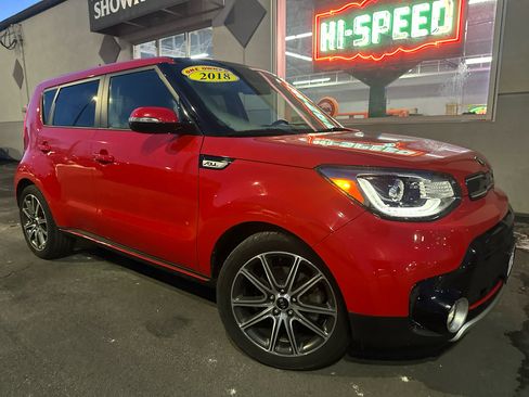 Used 2018 Kia Soul ! w/ Tech Package image 2