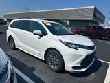 Used 2021 Toyota Sienna LE image 2