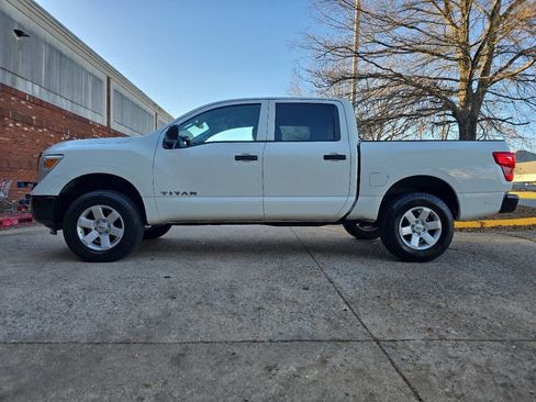 Used 2017 Nissan Titan S image 42