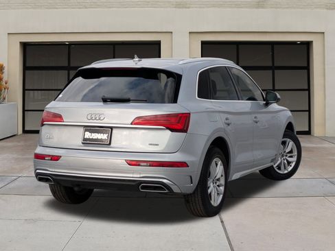 Used 2022 Audi Q5 2.0T Premium w/ Convenience Package image 4