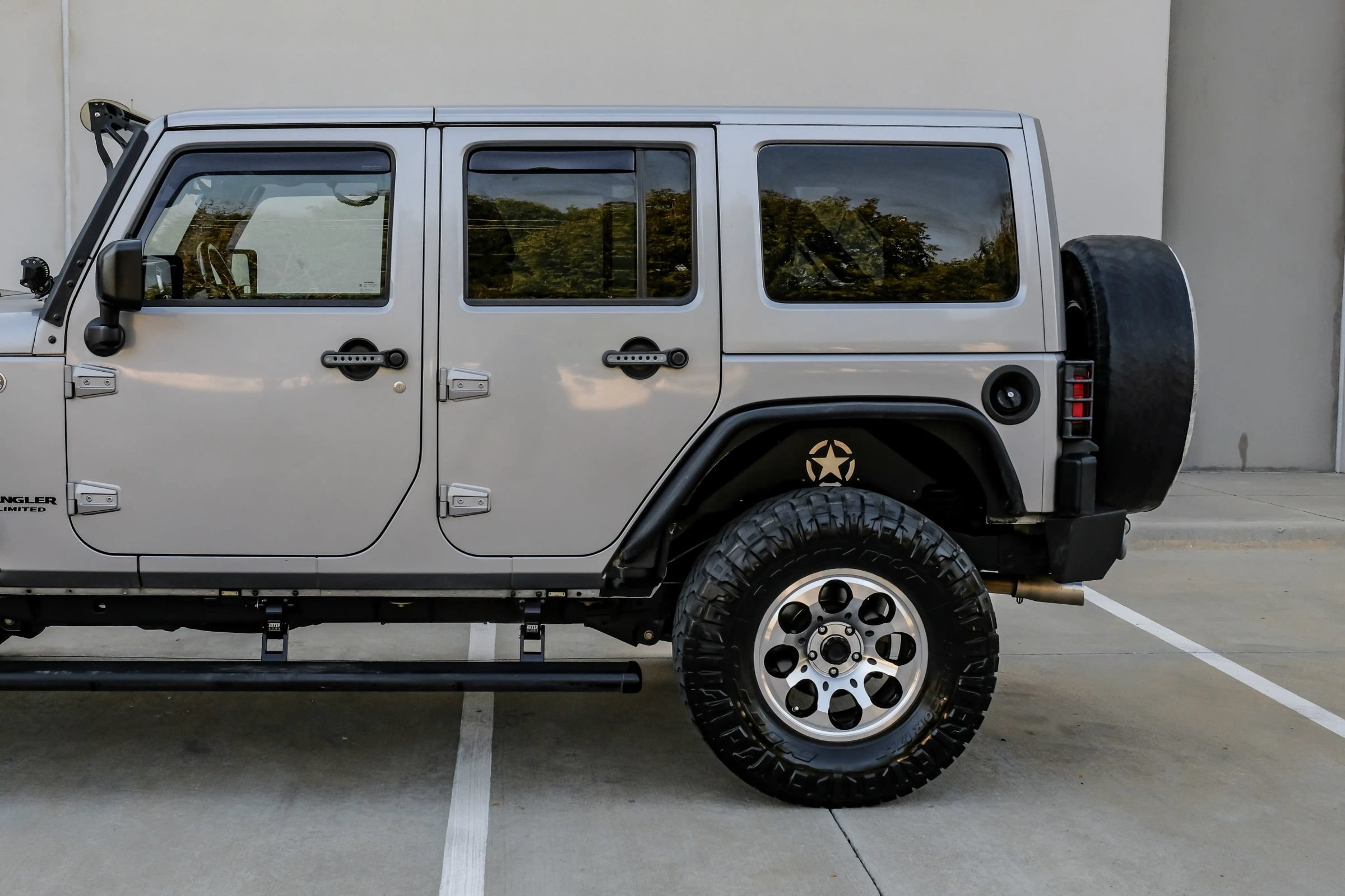 Used 2016 Jeep Wrangler Unlimited Rubicon w/ Connectivity Group AWD/4WD image 18