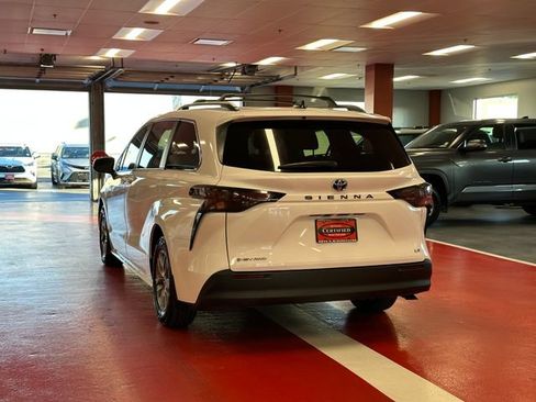 Certified 2025 Toyota Sienna LE w/ LE Plus Package AWD/4WD image 5