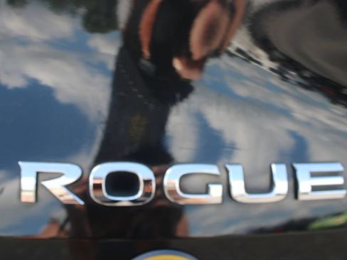 Used 2017 Nissan Rogue S FWD image 16