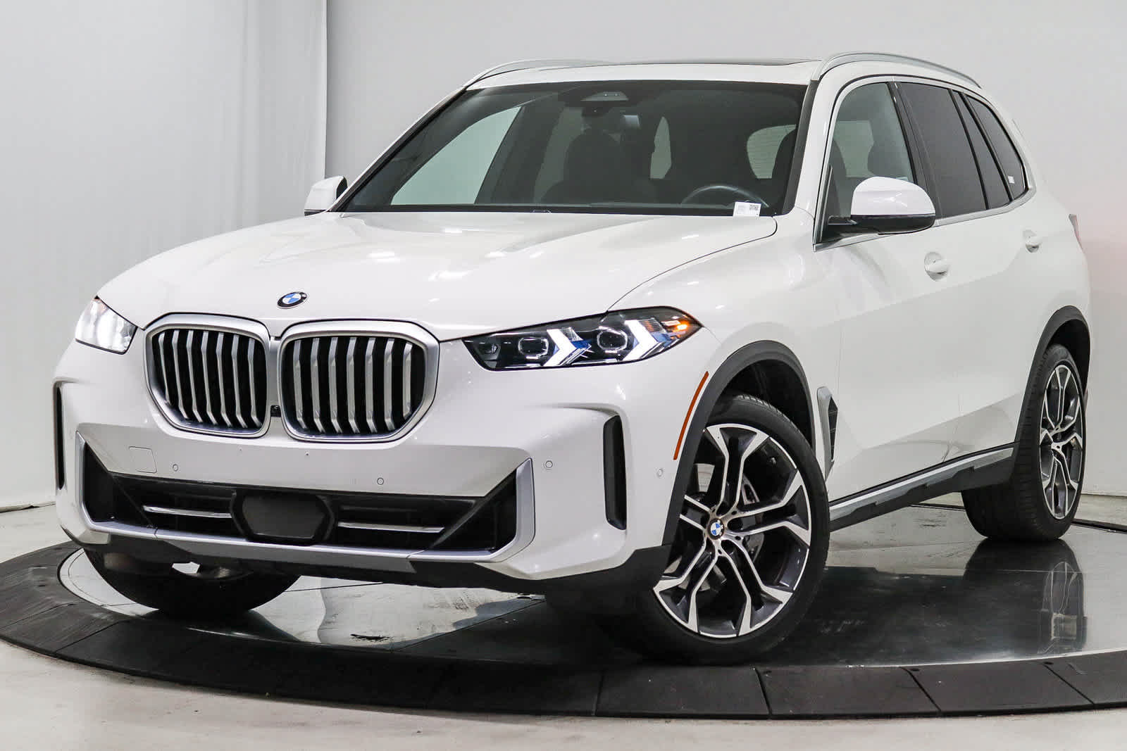 Used 2025 BMW X5 sDrive40i w/ Executive Package RWD image 1