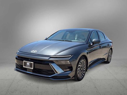 Certified 2025 Hyundai Sonata Limited FWD image 4