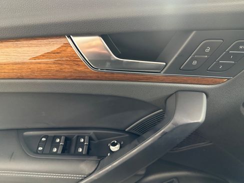 Used 2023 Audi Q5 e Premium Plus w/ Premium Plus Package image 10