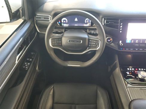 Used 2022 Jeep Wagoneer Series II image 11