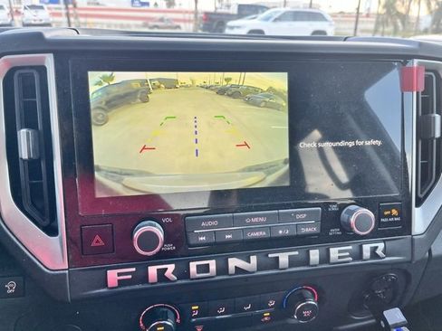 Used 2025 Nissan Frontier SV image 12