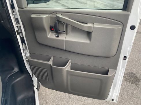 Used 2018 Chevrolet Express 3500 LS RWD image 20