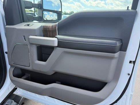Used 2018 Ford F150 Lariat w/ Equipment Group 502A Luxury AWD/4WD image 27