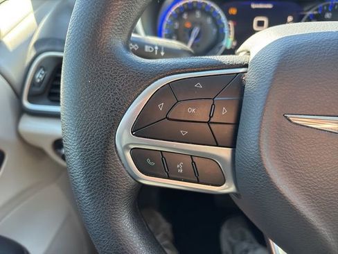 Used 2020 Chrysler Pacifica Touring w/ Advanced Safetytec Group image 31