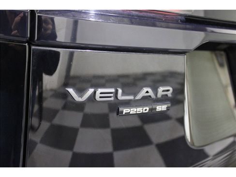 Used 2019 Land Rover Range Rover Velar R-Dynamic SE image 18