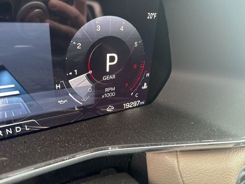 Used 2024 GMC Canyon Denali image 13