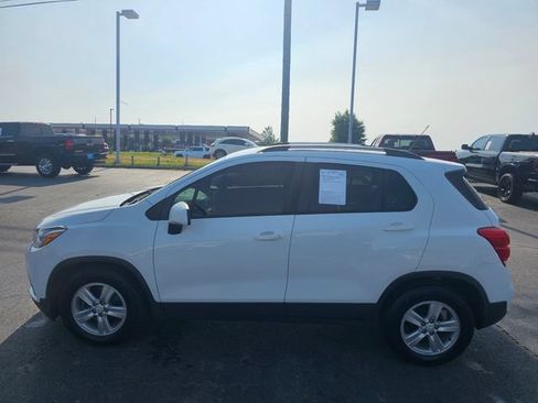 Used 2021 Chevrolet Trax LT w/ LT Convenience Package FWD image 5