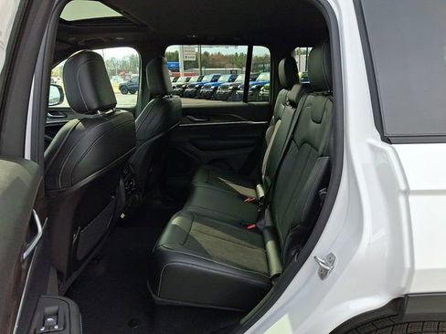 New 2026 Jeep Grand Cherokee Altitude AWD/4WD image 13