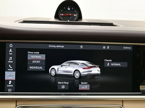 Used 2018 Porsche Panamera 4S image 9