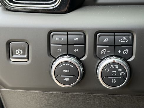 Used 2025 GMC Sierra 2500 AT4 AWD/4WD image 25