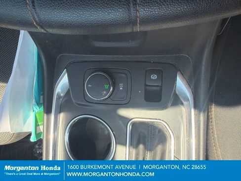 Used 2020 Chevrolet Traverse LT FWD image 9