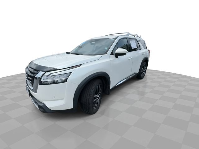 Used 2024 Nissan Pathfinder Platinum w/ Cargo Package FWD image 4