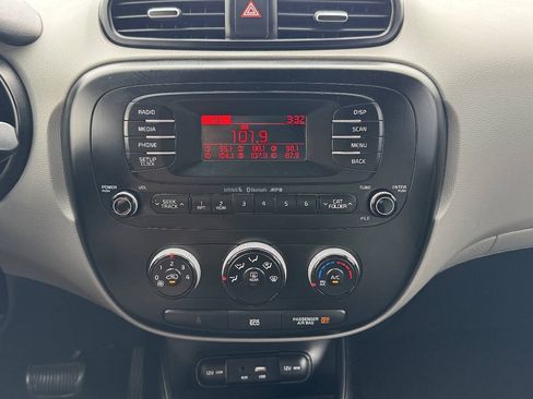 Used 2015 Kia Soul FWD image 25