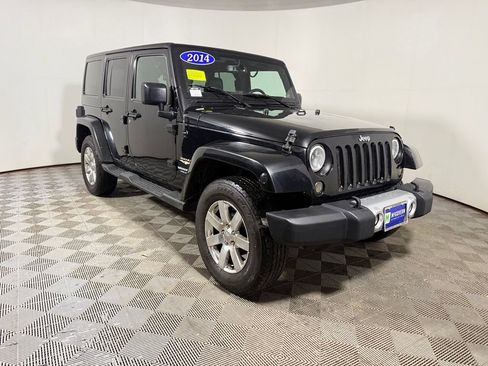 Used 2014 Jeep Wrangler Unlimited Sahara w/ Dual Top Group AWD/4WD image 9