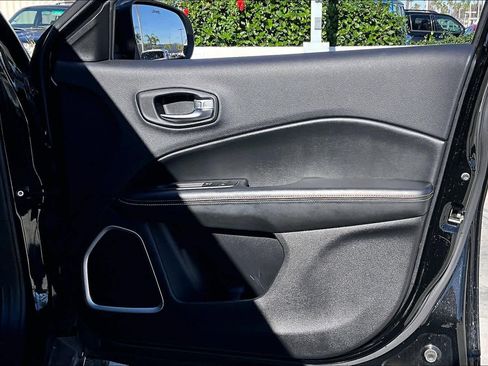 Used 2018 Jeep Compass Latitude w/ Popular Equipment Group image 23