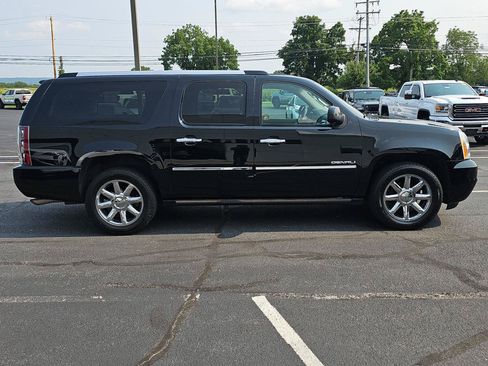 Used 2014 GMC Yukon XL Denali AWD/4WD image 30
