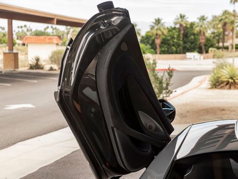 Used 2019 McLaren 600LT RWD image 12