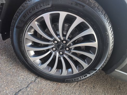 Used 2020 Lincoln Aviator Reserve w/ Elements Package Plus image 12