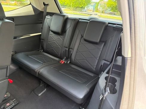 Used 2025 Volkswagen Atlas SE FWD image 16
