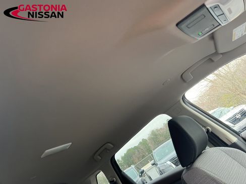 Used 2023 Nissan Rogue SV image 26