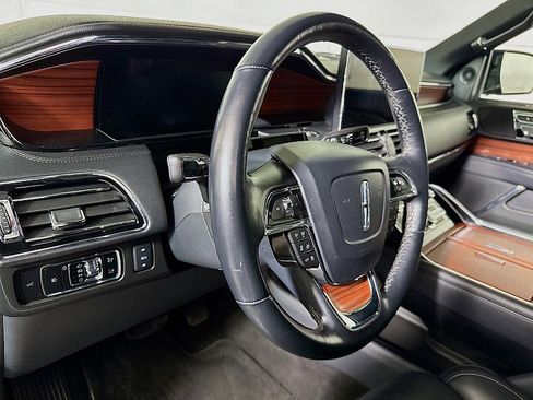 Used 2024 Lincoln Navigator Premiere image 9
