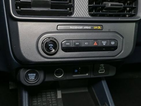 Used 2025 Ford Maverick Lariat w/ Black Appearance Package image 26