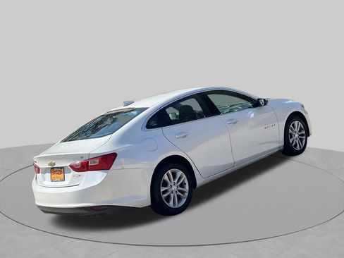 Used 2017 Chevrolet Malibu LT FWD image 6