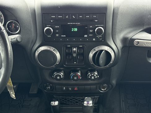 Used 2018 Jeep Wrangler Unlimited Sport S image 27
