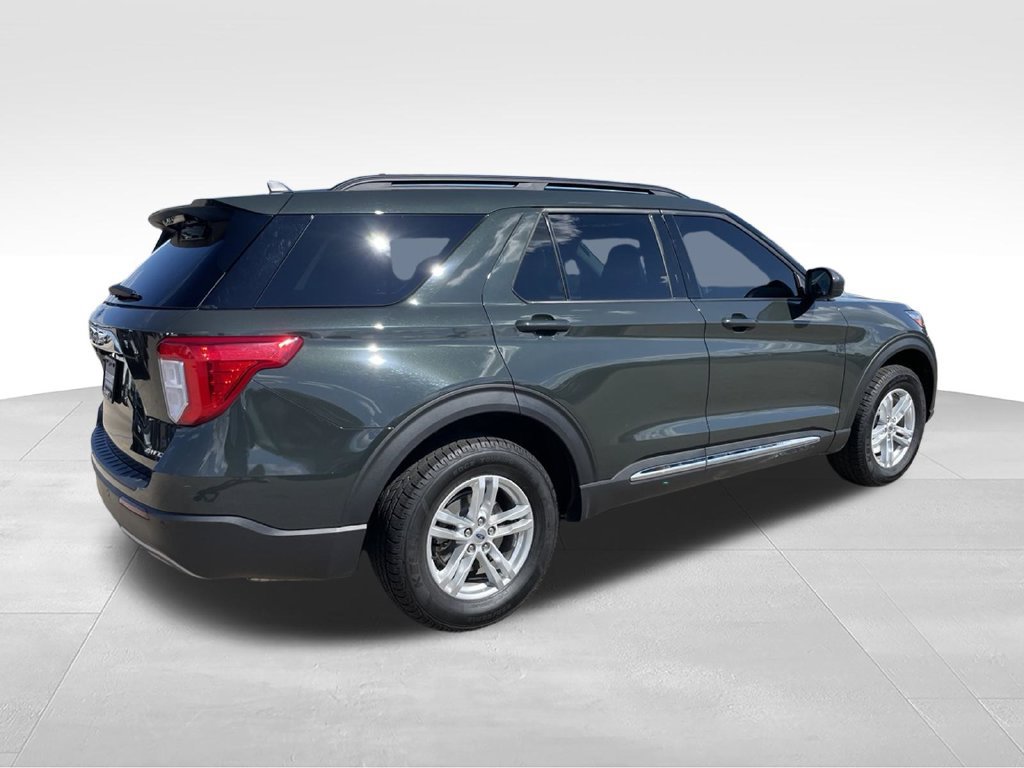 Used 2023 Ford Explorer XLT w/ Equipment Group 202A AWD/4WD image 4